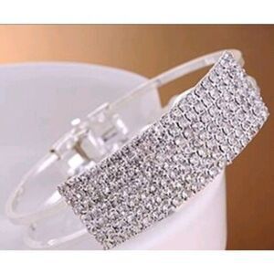 NWOT rhinestone bar bracelet